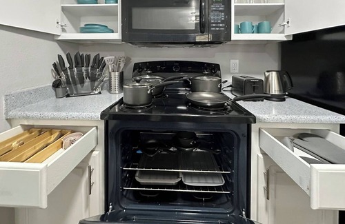 Addison Apartment | Addison, Free park, Wi-Fi, Pool and Gym