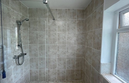 Runnymede Apartment | Addlestone - Stylish/Modern - Two Bedroom (Two Bathroom) Apartment