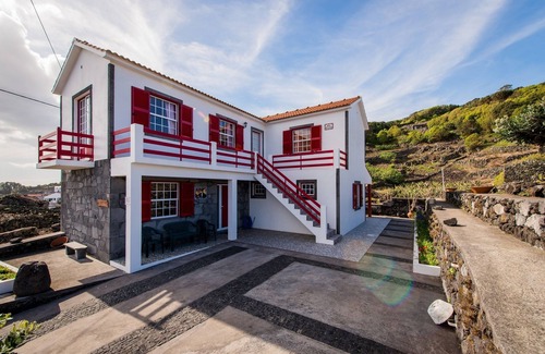 Calheta de Nesquim House | Adega Pedra do Lagar holiday home, next to the sea and mountains, family friendly