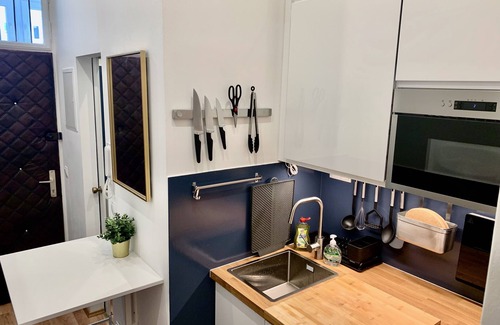 Rudolfsheim-Funfhaus Apartment | Adele Blue Danube (10 min to Center direct above Subway)