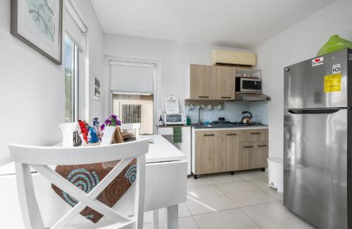 Opal Apartment | Adele's Apartment with Pool, 5 minutes walk to the beach