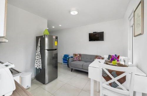 Opal Apartment | Adele's Apartment with Pool, 5 minutes walk to the beach
