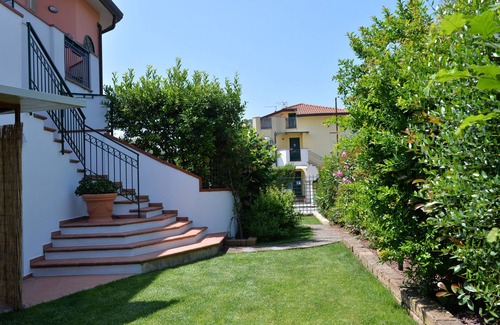 Luni House | Adele's Garden
