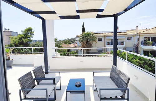 Vouliagmeni Apartment | Adelos Maisonette Near Vouliagmeni Beach