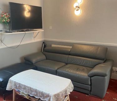 Douglas House | Adelphi Guest House