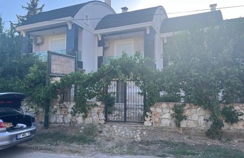 Karaoz Villa | Aden's Villas J1