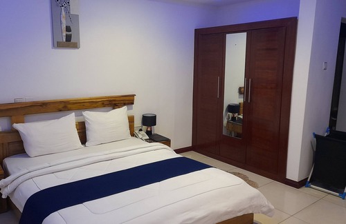 Tarkwa Hotel | adeshie fie hotel is just 3 minutes away from the wasa fiase tradtional council,