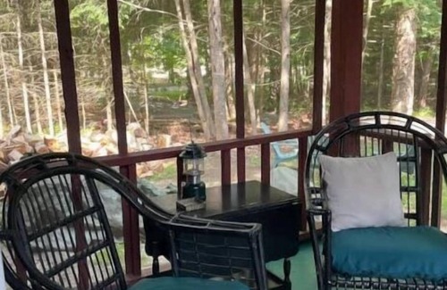 Saranac Lake Cabin | Adirondack cozy cottage with lake access, "Lune"