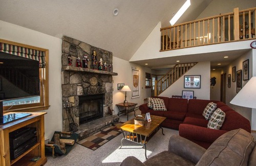 McHenry House | Adlerskron Four-Bedroom Holiday Home