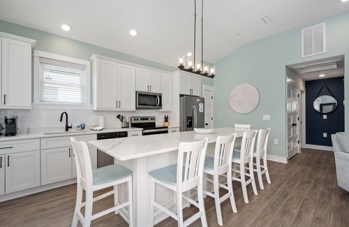 Corolla Light House | Admiral's Abode - Fully Loaded! Walk to the beach, Dogs ok!, Huge SW Pool!