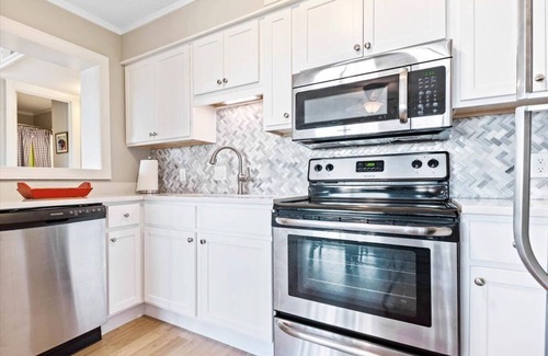Folly Field Condo | Admirals Row B320 | Ocean View, Resort Pool!
