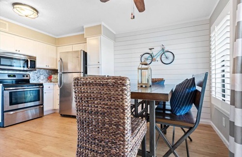 Folly Field Condo | Admirals Row B320 | Ocean View, Resort Pool!