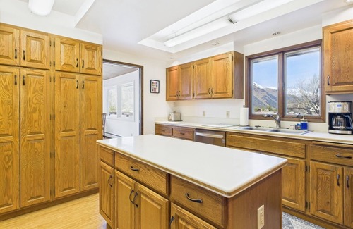 West Juneau House | Admiral’s View | Panoramic Views, Family Friendly