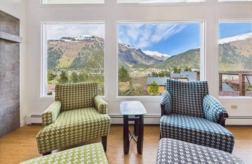 West Juneau House | Admiral’s View | Panoramic Views, Family Friendly