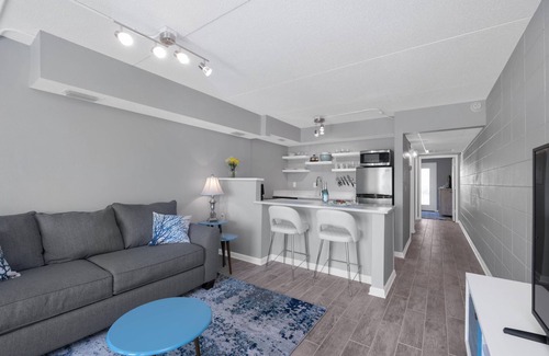 Navarre Beach Cottage | Adorable 1 bedroom Cottage just steps to the Gulf! Sleeps 4