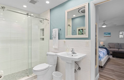 Sarasota House | Adorable 1 Bedroom, 1 Bath guesthouse < 1block to Lido Beach