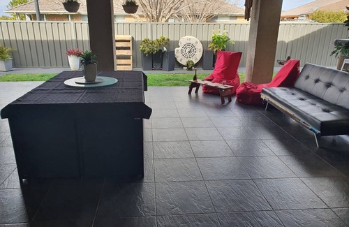 Haywards Bay Apartment | Adorable 1 Bedroom Place With Hot Tub