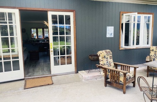 Sinclair Cottage | adorable 1 bedroom cottage surrounded by trees