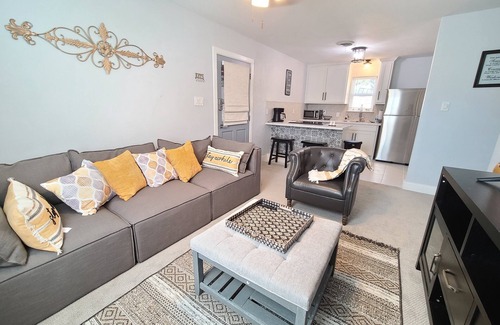 Dallas Apartment | Adorable 1- bedroom guesthouse with free parking