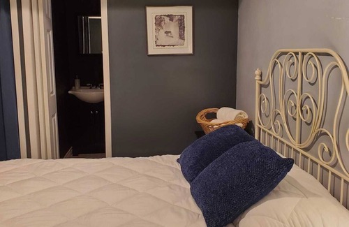 Bonanza Apartment | Adorable 1-bedroom suite with free driveway parking