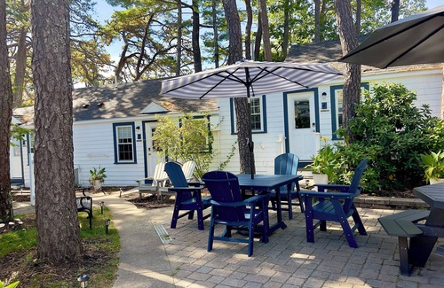 Ocean Park Cabin | Adorable 2 bedroom cabin only 50ft from Beach