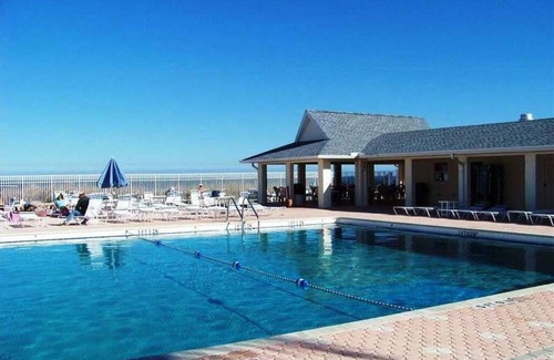 Nettles Island House | Adorable 2 bed 1 full bath beach bungalow is sure to please!