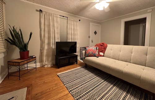 Concord House | Adorable 2 Bedroom 1 bath