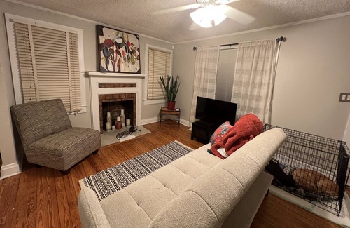 Concord House | Adorable 2 Bedroom 1 bath