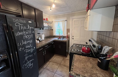Concord House | Adorable 2 Bedroom 1 bath