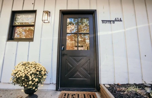 Clare Apartment | Adorable 2 bedroom place with private back patio