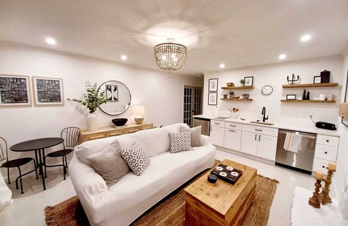 Sardis Forest House | Adorable 2-br guest suite minutes from SouthPark/Uptown