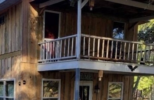 Georgetown Cabin | Adorable 2 story lake front setting.