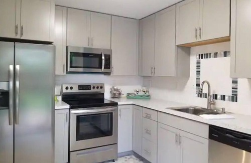 Orange Prairie House | Adorable 3 bdrm ranch home in the heart of Peoria!