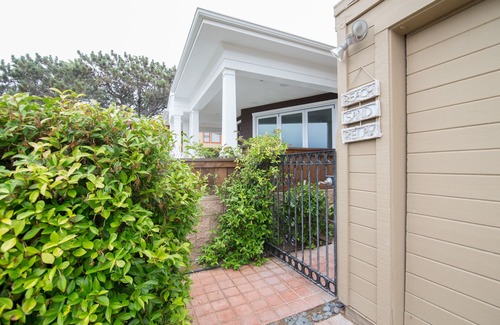 Del Mar Apartment | Adorable & Affordable! 1 BR! ~WiFi~ Walk to Beach & Shops