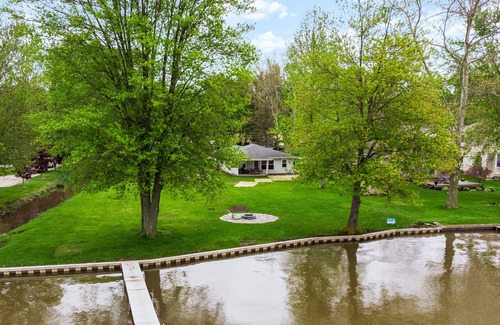Warsaw House | Adorable Chapman Lake Front Home