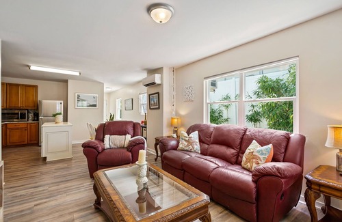 Northeast Virginia Beach Cottage | Adorable Chesapeake Bay Beach Cottage A Just 1 Block from the Sand!
