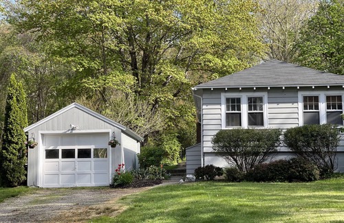 Madison House | Adorable Cottage close to Beaches and Town