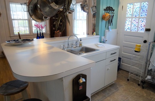 Northeast Virginia Beach Cottage | Adorable Cottage In The Heart Of The Old Beach Area, Close To The Boardwalk.