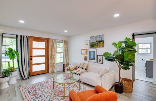Dallas Cottage | Adorable Dallas Cottage with Dedicated Workspace!