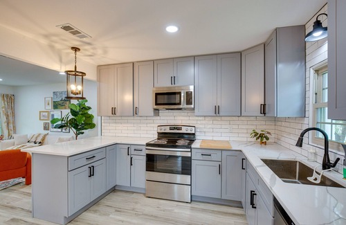 Dallas Cottage | Adorable Dallas Cottage with Dedicated Workspace!
