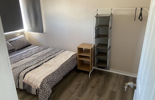 Sappertown House | Adorable entire one bedroom suite - 5 min to sky train
