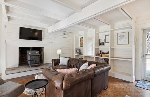 Pike Creek House | Adorable Historic Bungalow in Hockessin Valley