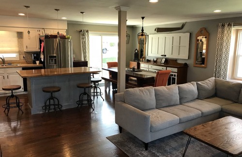 Wheaton House | Adorable home near downtown Wheaton no up-charge for additional guests.