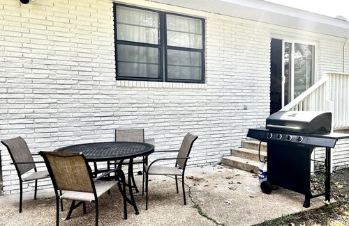 Starkville House | Adorable house just minutes from campus! Private Parking