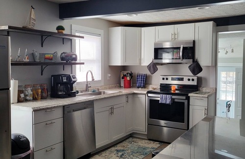 Vermilion House | Adorable Lake House in a Quaint Neighborhood - Lake access in our subdivision