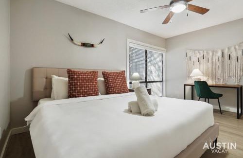 Brentwood Apartment | Adorable N Lamar Living, Pool and Comfort for All