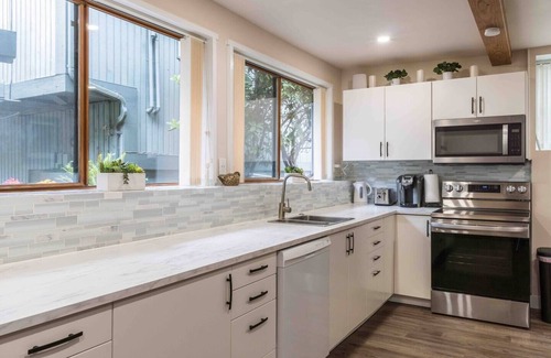 Federal Way Apartment | Adorable new studio with free parking, WiFi and large smart TV.