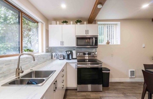 Federal Way Apartment | Adorable new studio with free parking, WiFi and large smart TV.
