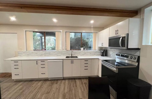 Federal Way Apartment | Adorable new studio with free parking, WiFi and large smart TV.