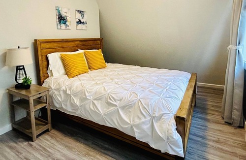 Point Roberts House | Adorable Newly Remolded A - Frame Cottage with Hot Tub